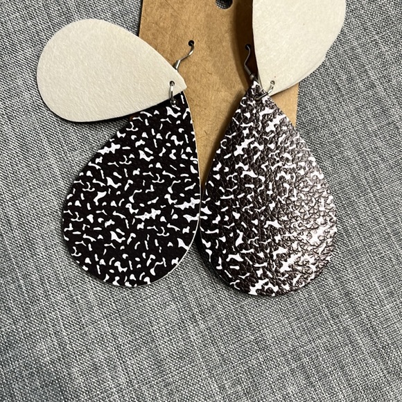 New Teacher Earrings - Picture 2 of 4